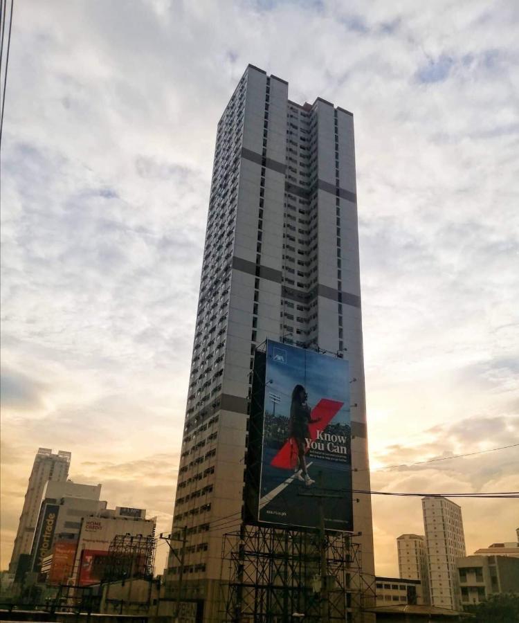 Booker Com In Mandaluyong Apartment